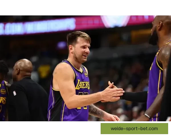 詹姆斯复出后全力适应东契奇里夫斯打造新型核心组合